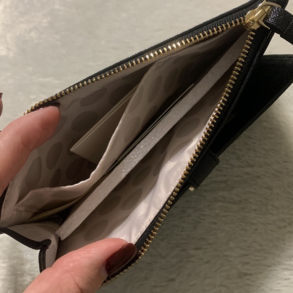 Kate Spade wristlet - Picture 5 of 6